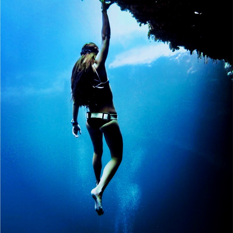 Jennah Williams diving underwater 