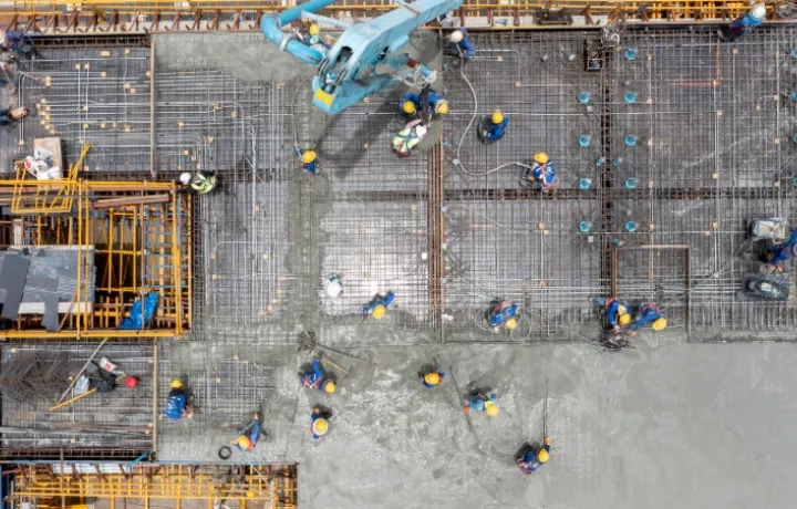 Construction schedule integration with GIS